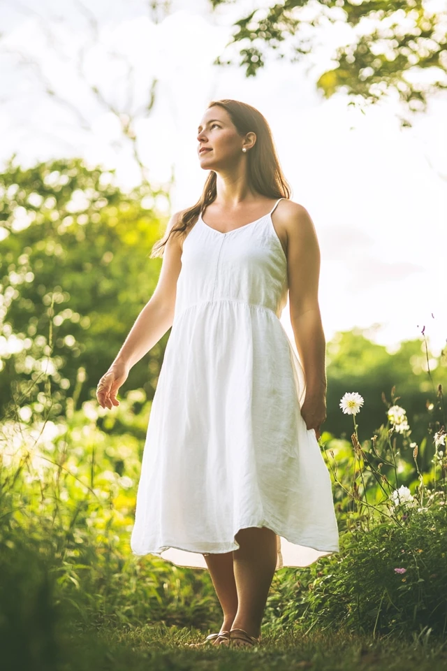 Summer Whites: Monochromatic Looks for Hot Weather Elegance