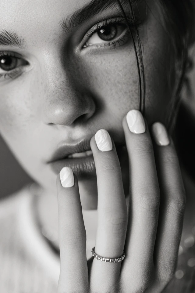 Monochrome Bloom Mani