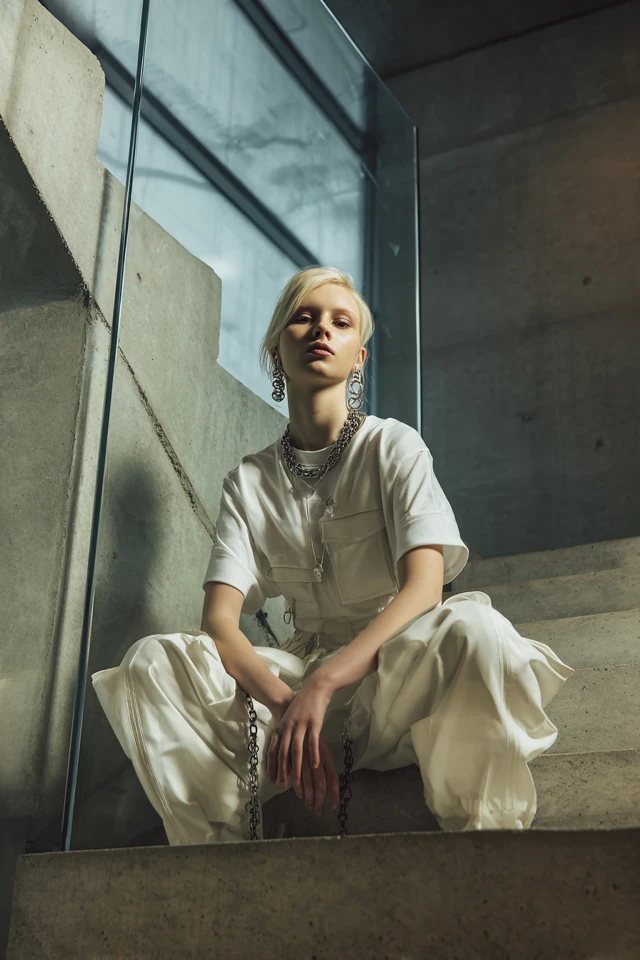 Edgy White Tee Basics - photo 2