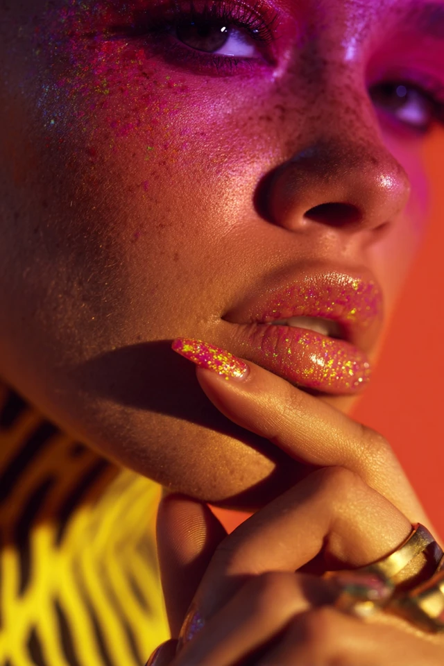 Fluid Glitter Concept Nails