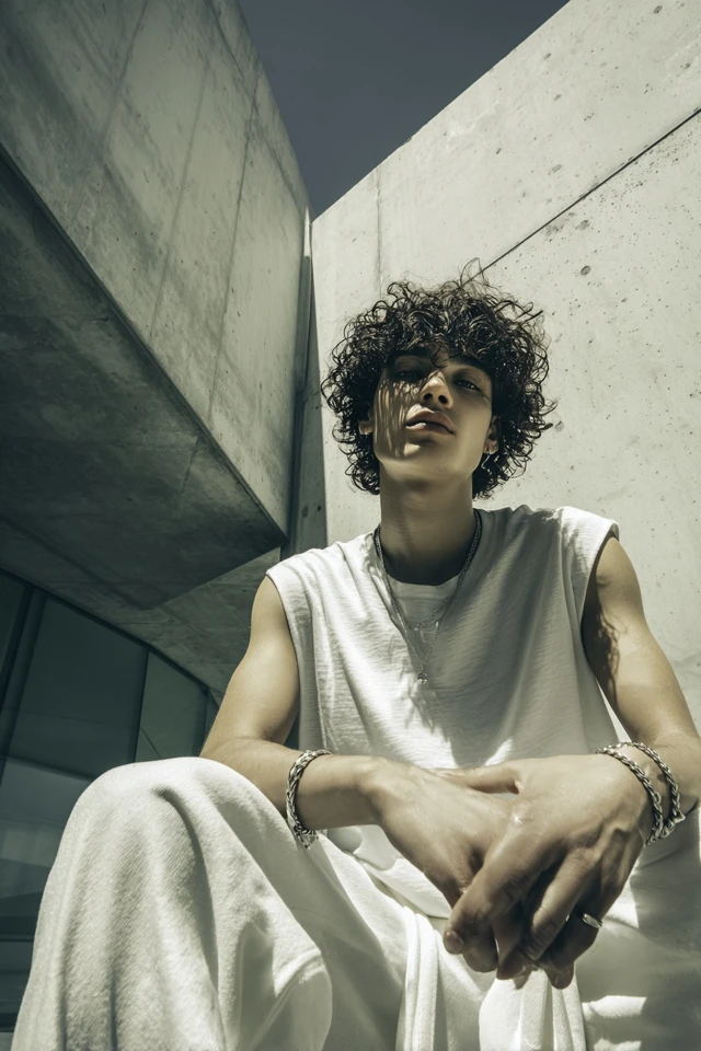 Edgy White Tee Basics - photo 3