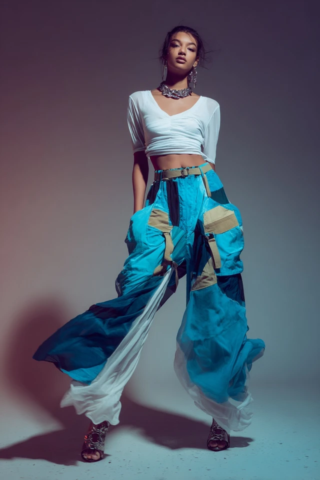 Chic Cargo Pants Layering - photo 3
