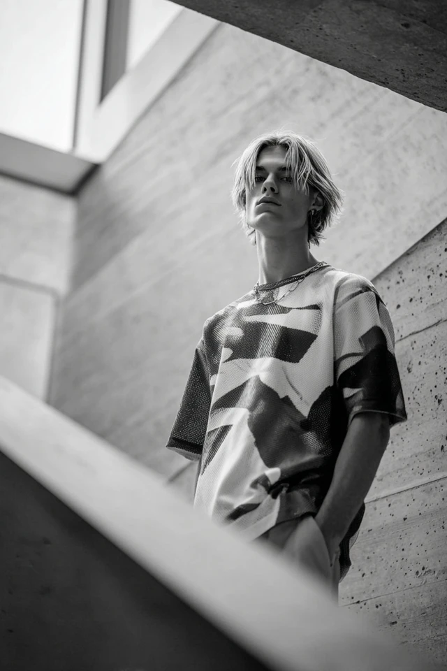 Monochrome Graphic Tee Palette - photo 4