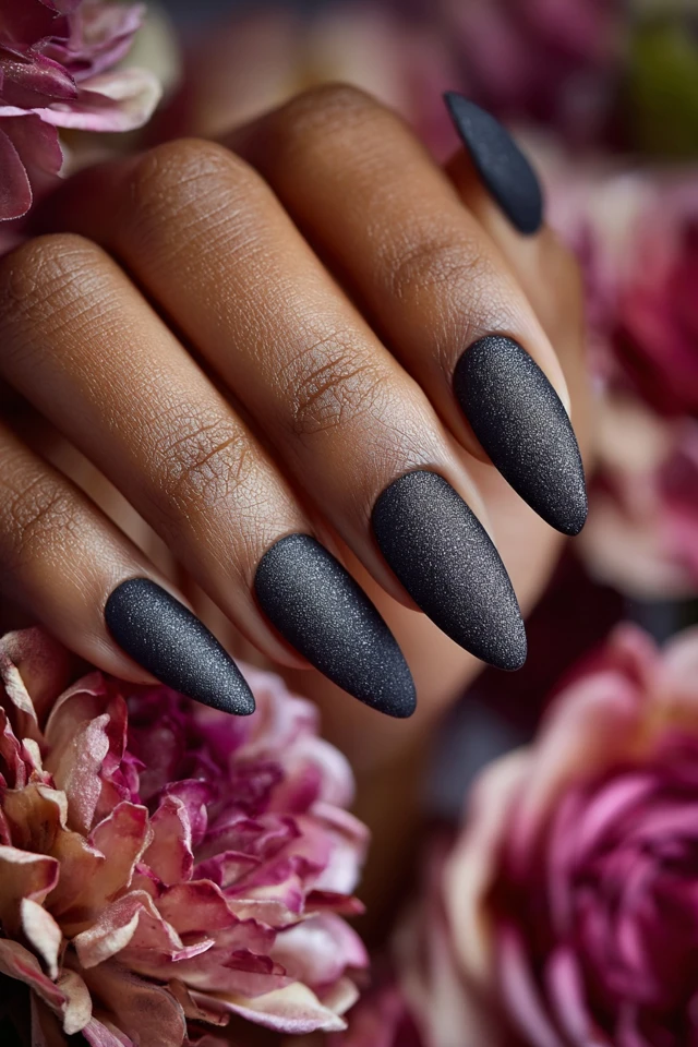 Charcoal Chic Design Nails - photo 3
